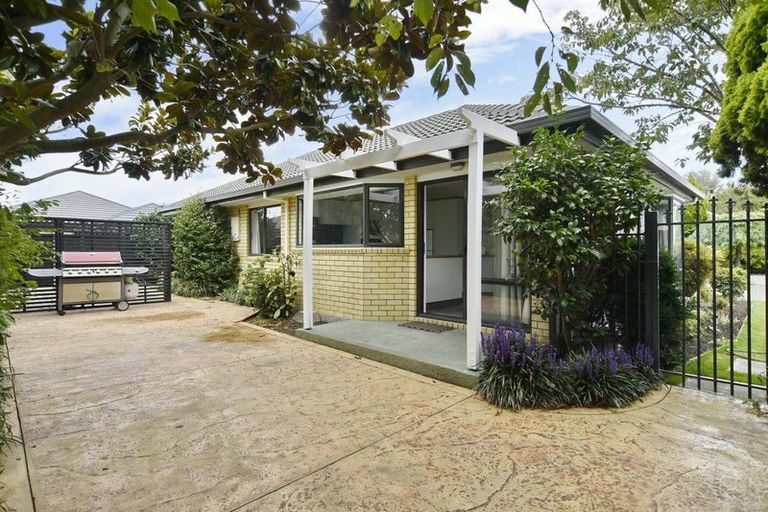 Photo of property in 10a Ronald George Place, Parklands, Christchurch, 8083