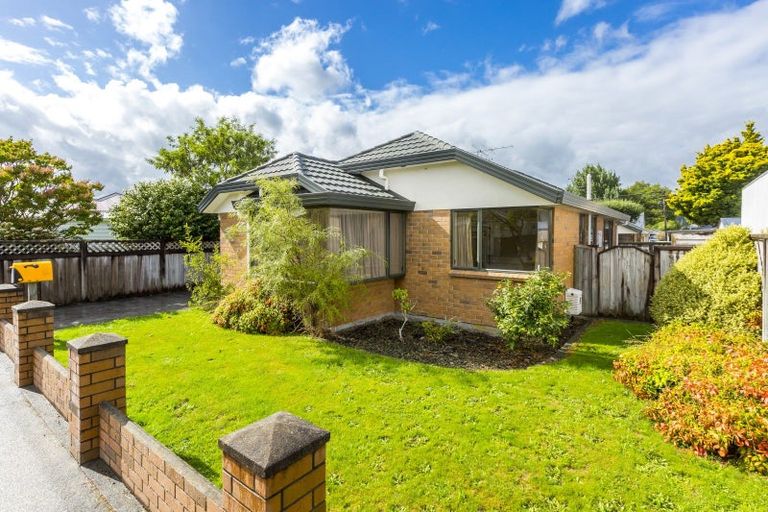 Photo of property in 6 Kowhai Avenue, Ebdentown, Upper Hutt, 5018