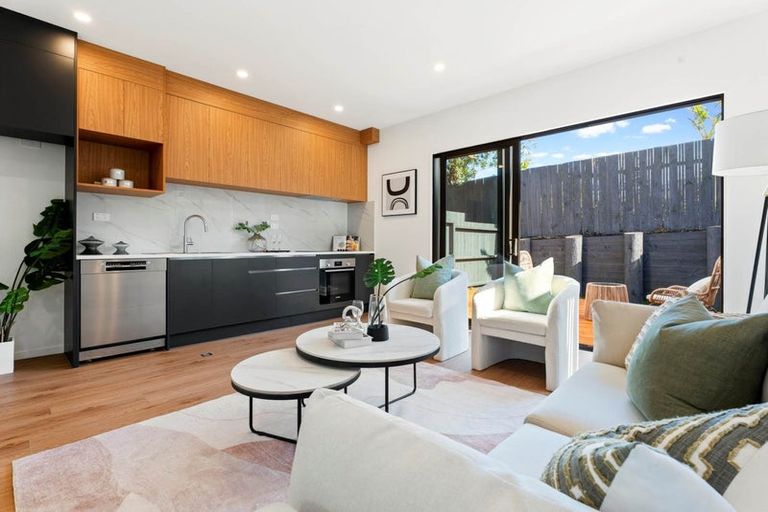 Photo of property in 19f Ellesmere Crescent, Pakuranga Heights, Auckland, 2010