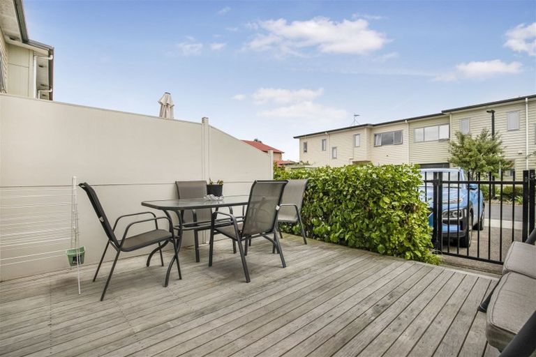 Photo of property in 31/11 Ray Small Drive, Papakura, 2110