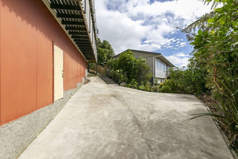 Photo of property in 46 Winston Street, Crofton Downs, Wellington, 6035