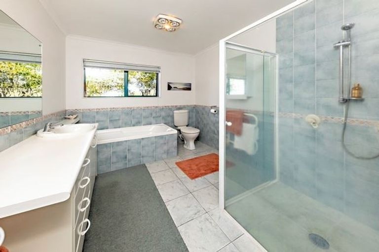 Photo of property in 22 Stewart Gibson Place, Manurewa, Auckland, 2105