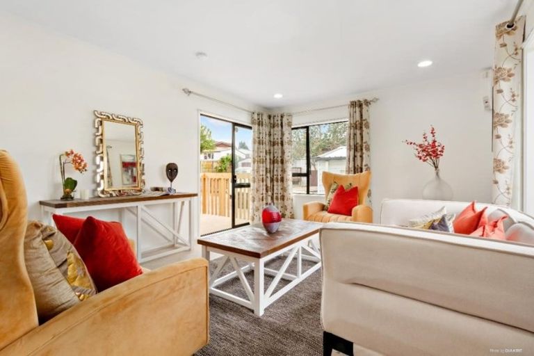 Photo of property in 1/73 Etherton Drive, Weymouth, Auckland, 2103