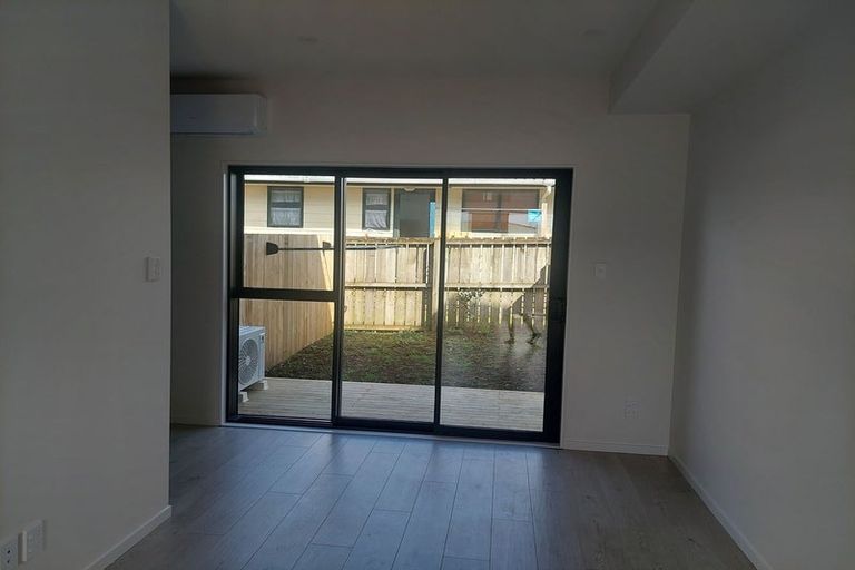 Photo of property in 12/3226 Great North Road, New Lynn, Auckland, 0600