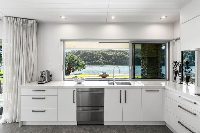 Photo of property in 209 Beach Road, Whangamata, 3620