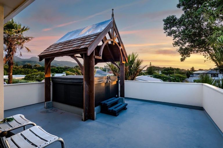 Photo of property in 30 Messenger Terrace, Oakura, 4314