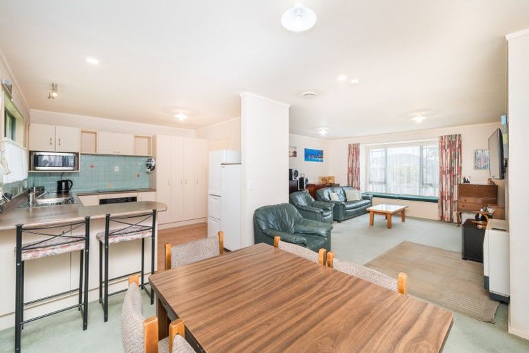 Photo of property in 3 Logan Place, Kelvin Grove, Palmerston North, 4414