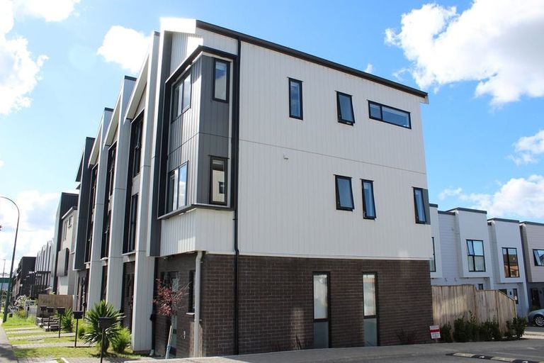 Photo of property in 5/36 Westgate Drive, Westgate, Auckland, 0614