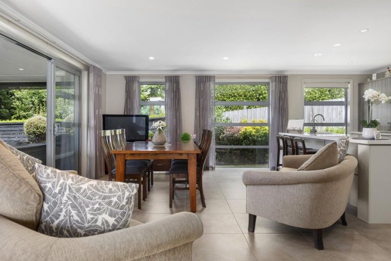 Photo of property in 16 Tranquil Grove, Omokoroa, 3114