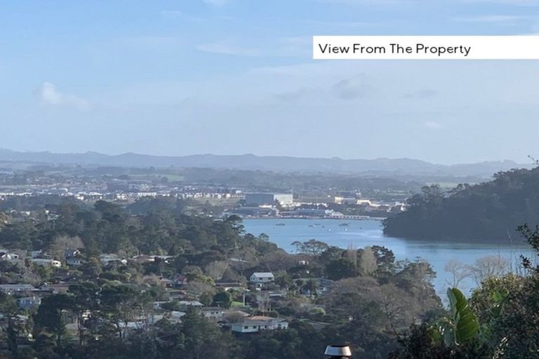 Photo of property in 2/20 Pemberton Avenue, Bayview, Auckland, 0629