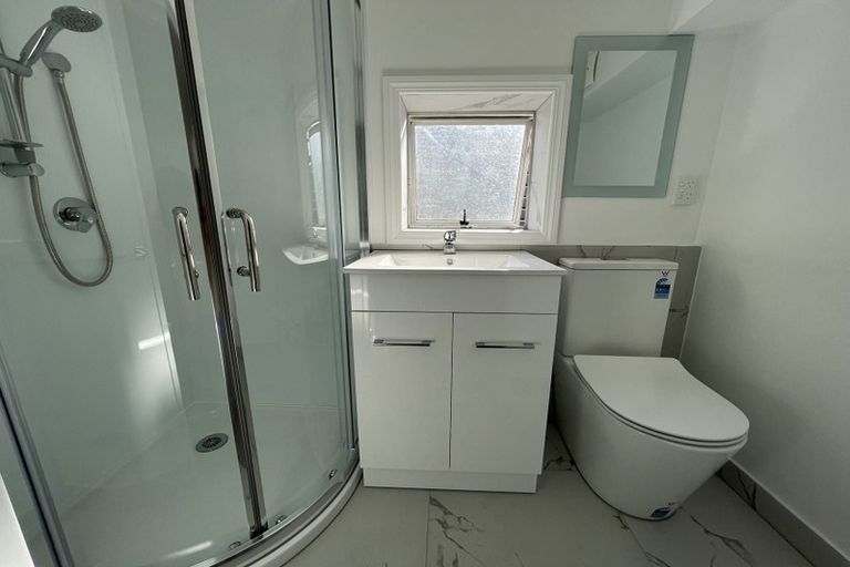 Photo of property in 127 Exmouth Road, Northcote, Auckland, 0627