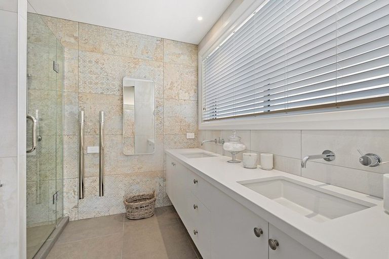 Photo of property in 11 Barclay Place, Wanaka, 9305