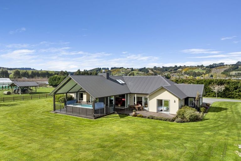 Photo of property in 100 Wingatui Road, Mosgiel, 9024