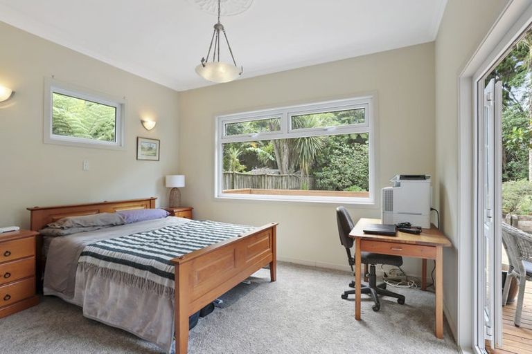 Photo of property in 125 Woodlands Park Road, Titirangi, Auckland, 0604