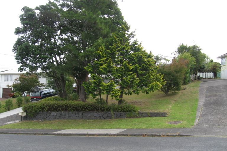 Photo of property in 21 Selwyn Crescent, Forrest Hill, Auckland, 0620