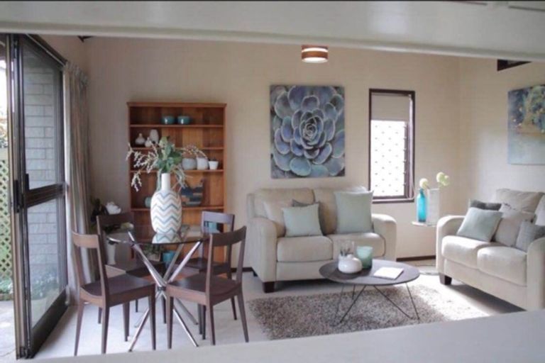 Photo of property in 2/35 Swanson Road, Henderson, Auckland, 0610