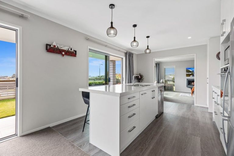 Photo of property in 6 Louise Drive, Ohauiti, Tauranga, 3112