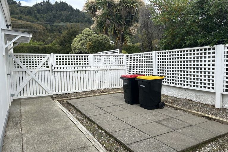 Photo of property in 151a Waikawa Road, Picton, 7220