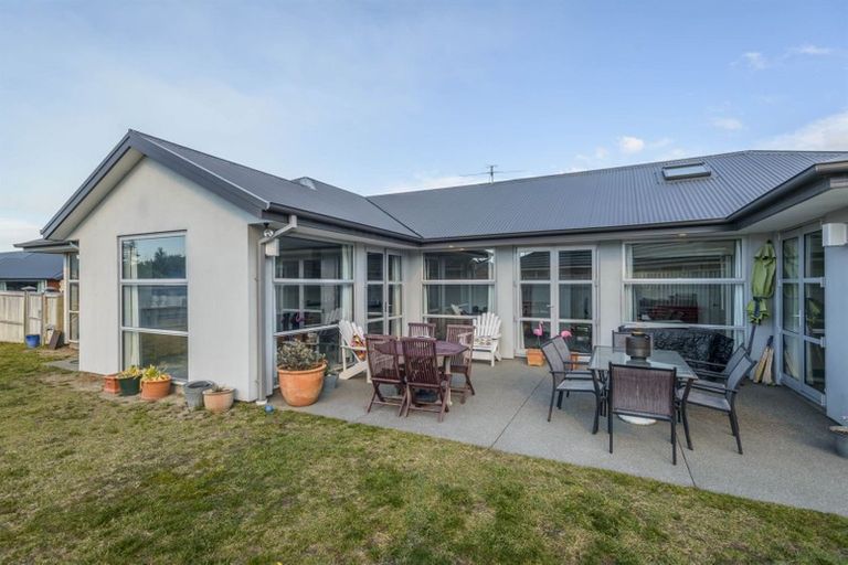 Photo of property in 15 Foresters Crescent, Parklands, Christchurch, 8083