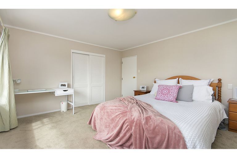 Photo of property in 25 Riverside Drive, Waiuku, 2123