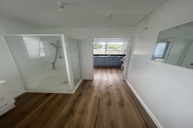 Photo of property in 17 Calvert Road, Moturoa, New Plymouth, 4310