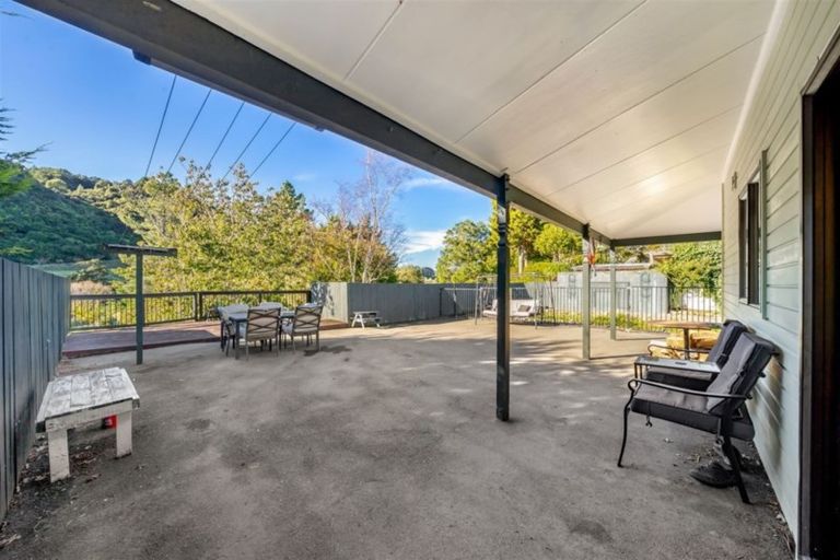 Photo of property in 93 Gemstone Drive, Birchville, Upper Hutt, 5018