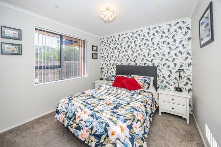 Photo of property in 23 Waiwherowhero Drive, St Andrews, Hamilton, 3200