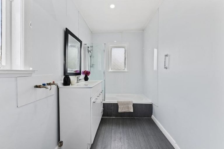 Photo of property in 70 Forrest Hill Road, Forrest Hill, Auckland, 0620