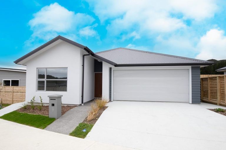 Photo of property in 9 Te Ara O Roimata, Wainuiomata, Lower Hutt, 5014
