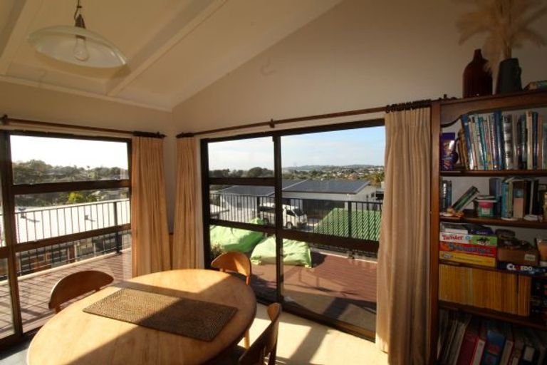 Photo of property in 35 Gledstane Road, Stanmore Bay, Whangaparaoa, 0932
