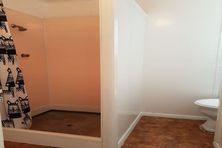 Photo of property in 85 Northland Road, Northland, Wellington, 6012