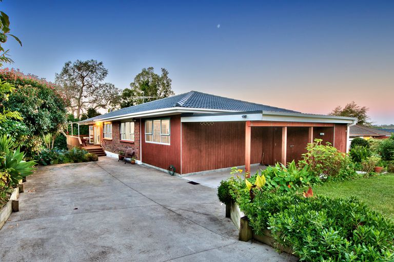 Photo of property in 2 Libra Street, Glen Eden, Auckland, 0602