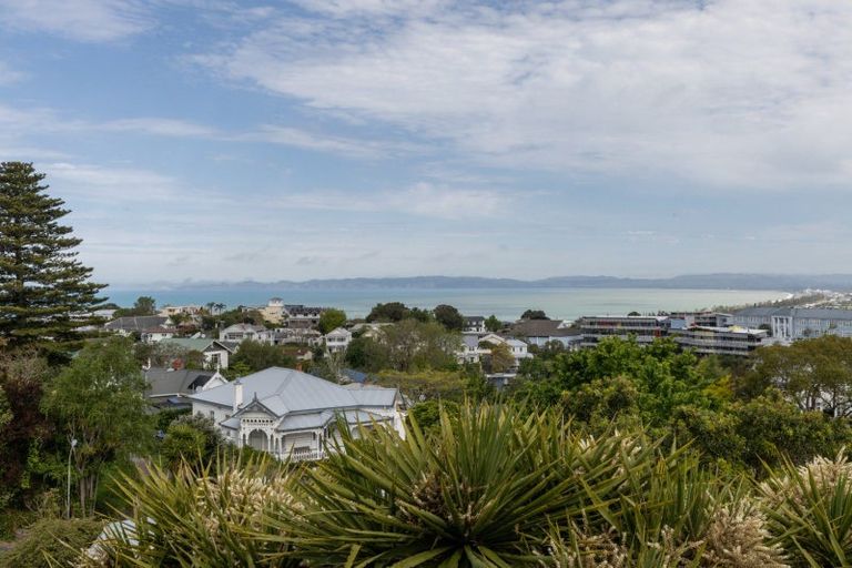 Photo of property in 10 Cobden Road, Bluff Hill, Napier, 4110