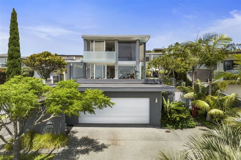 Photo of property in 10a Eastcliffe Road, Castor Bay, Auckland, 0620