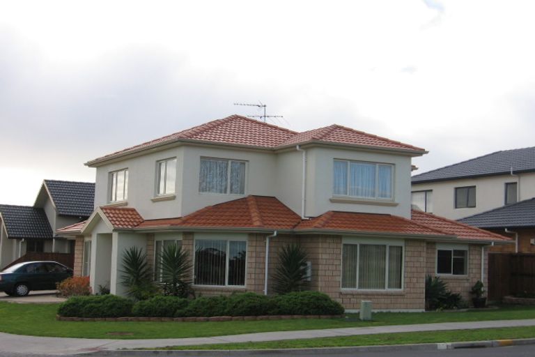 Photo of property in 28 Cyril French Drive, Flat Bush, Auckland, 2016