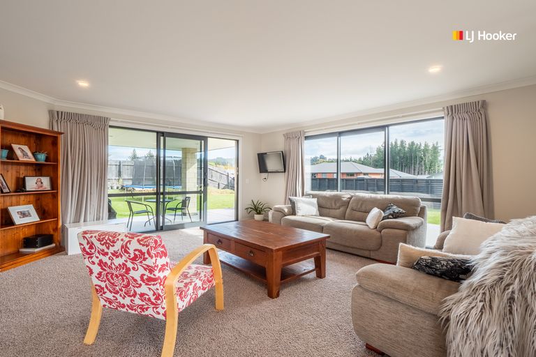 Photo of property in 74 Grandvista Drive, Green Island, Dunedin, 9018