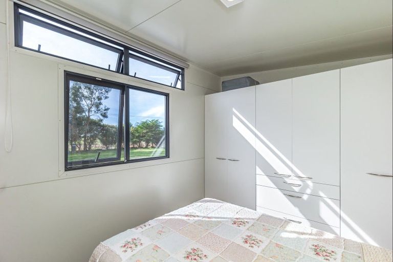 Photo of property in 3 Takapu Road, Manakau, Levin, 5573