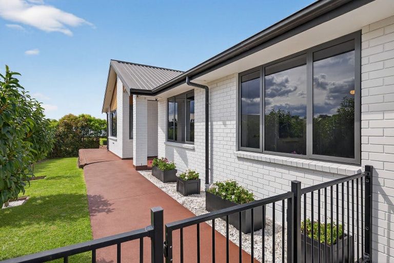 Photo of property in 100 Condor Drive, Pyes Pa, Tauranga, 3112