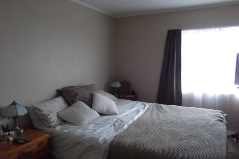 Photo of property in 79 Target Road, Totara Vale, Auckland, 0629