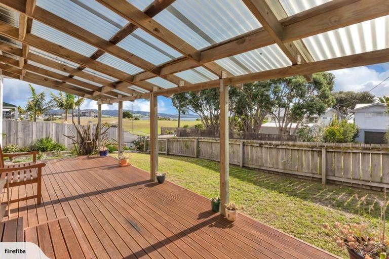 Photo of property in 13 Karoro Road, One Tree Point, 0118