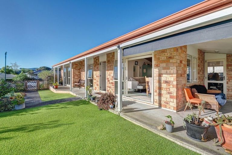 Photo of property in 72 Cabeleigh Drive, Helensville, 0800