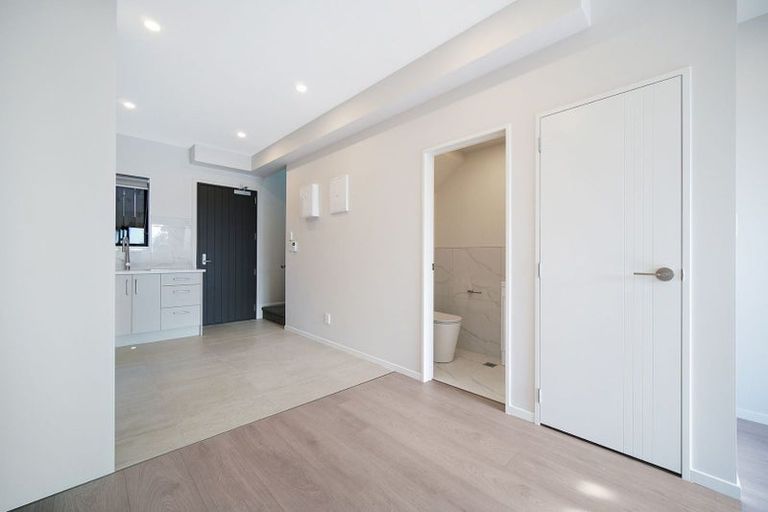 Photo of property in 2/65 Moire Road, Massey, Auckland, 0614