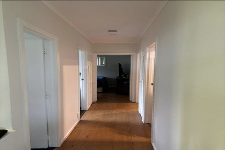 Photo of property in 15 Noeleen Street, Glenfield, Auckland, 0629