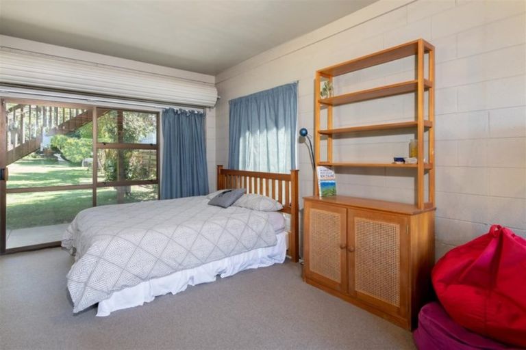 Photo of property in 32 Manly Esplanade, Browns Bay, Auckland, 0630