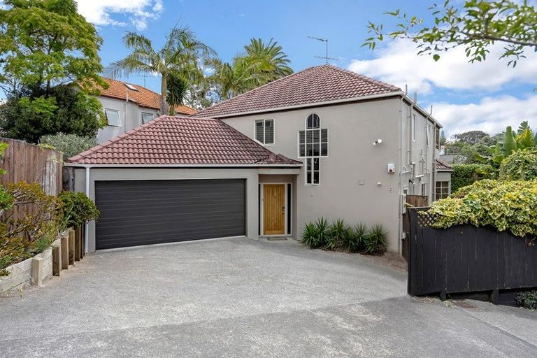 Photo of property in 2/19 Rodney Road, Northcote Point, Auckland, 0627