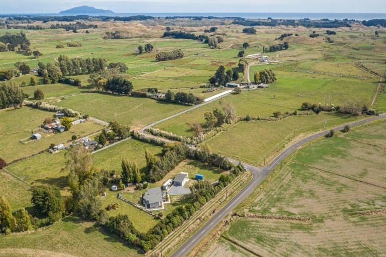 Photo of property in 3 Takapu Road, Manakau, Levin, 5573