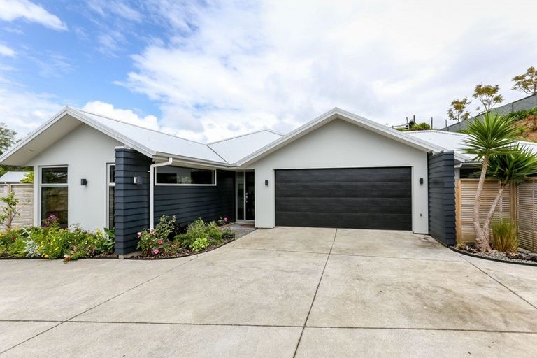 Photo of property in 17a Heta Road, Highlands Park, New Plymouth, 4312