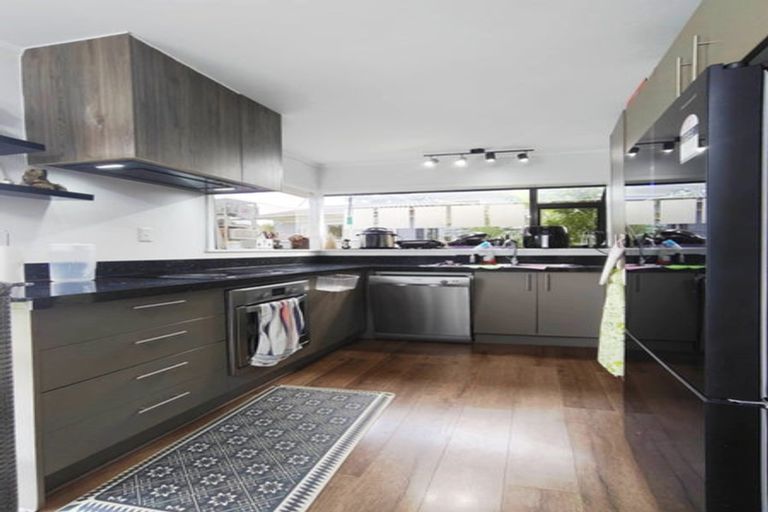 Photo of property in 2/40 Beaudine Avenue, Glenfield, Auckland, 0629
