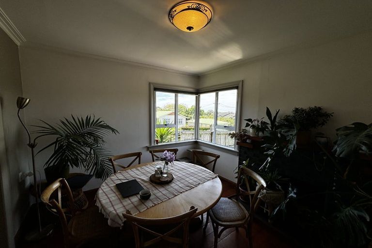 Photo of property in 79 Mangorei Road, Strandon, New Plymouth, 4312