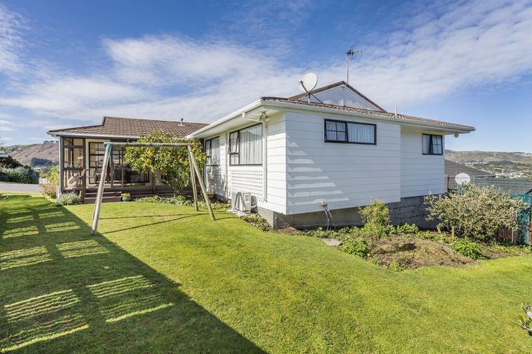 Photo of property in 87 Victory Crescent, Tawa, Wellington, 5028